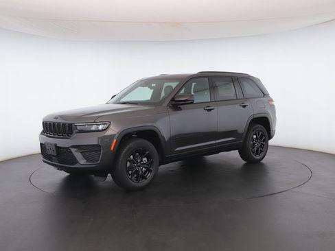 New 2025 Jeep Grand Cherokee Altitude image 41