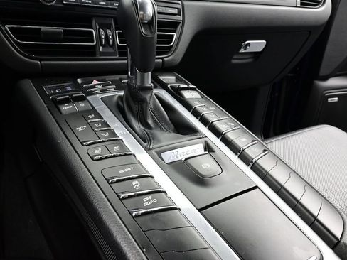 Certified 2021 Porsche Macan AWD/4WD image 17
