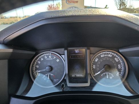 Used 2016 Toyota Tacoma TRD Off-Road w/ Premium & Technology Package image 16