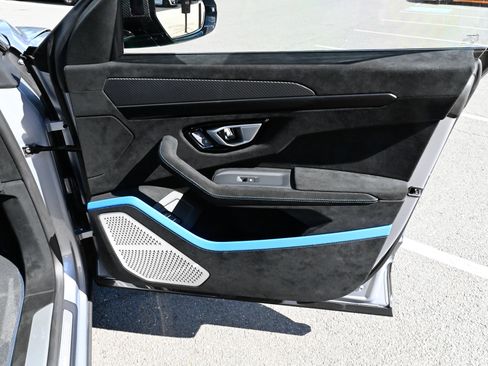 Used 2024 Lamborghini Urus Performante AWD/4WD image 58