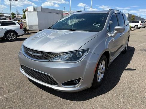 Used 2017 Chrysler Pacifica Touring-L Plus FWD image 1