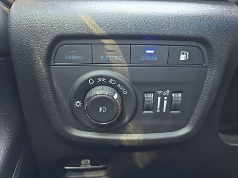 Used 2022 Jeep Grand Cherokee Trailhawk w/ Luxury Tech Group III AWD/4WD image 21
