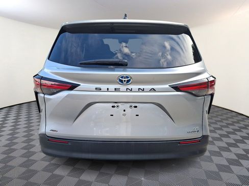 Used 2021 Toyota Sienna LE AWD/4WD image 5
