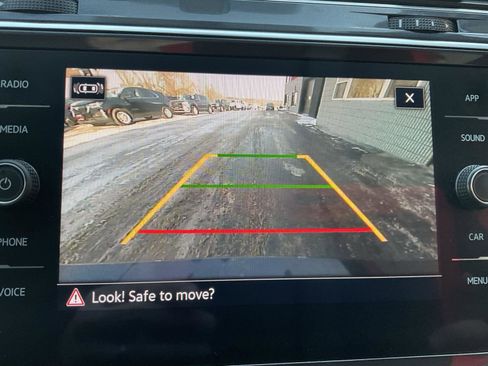 Used 2021 Volkswagen Tiguan SE R-Line image 22