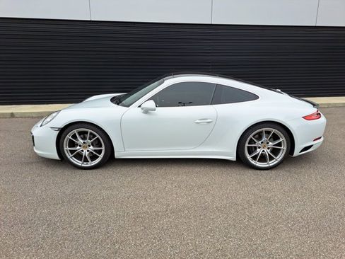 Certified 2017 Porsche 911 Carrera 4 image 2