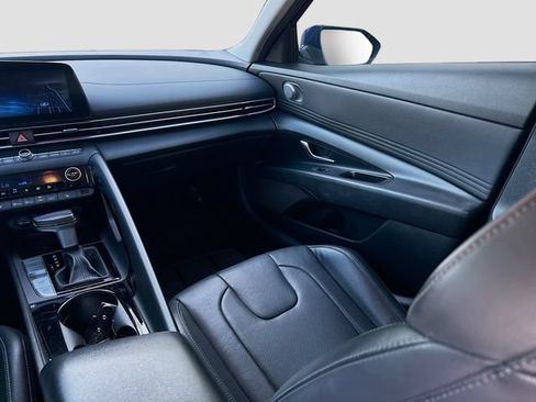 Used 2023 Hyundai Elantra Limited FWD image 19