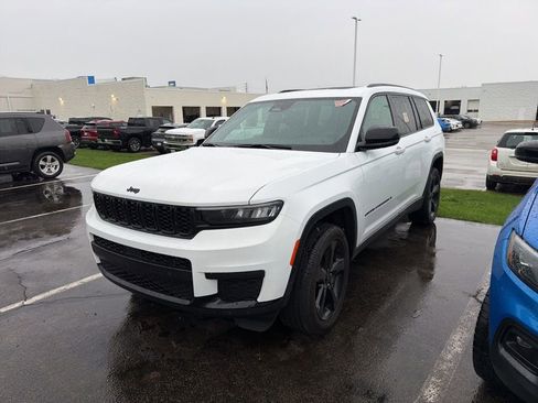 Used 2025 Jeep Grand Cherokee L Altitude image 1