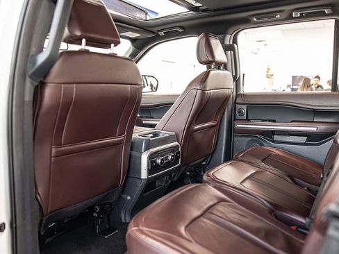 Used 2024 Ford Expedition Limited image 35