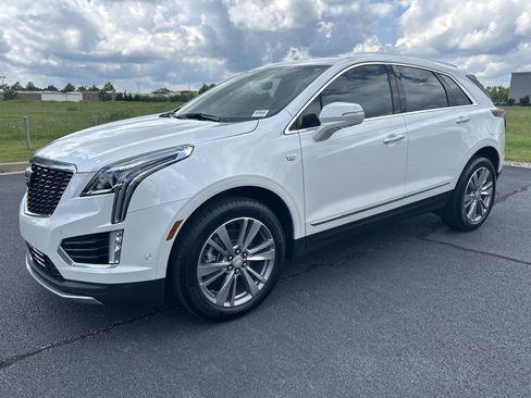 Used 2025 Cadillac XT5 Premium Luxury w/ Technology Package FWD image 5