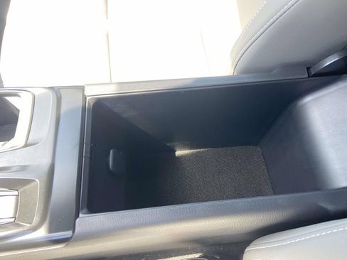 Used 2025 Toyota Camry SE FWD image 27