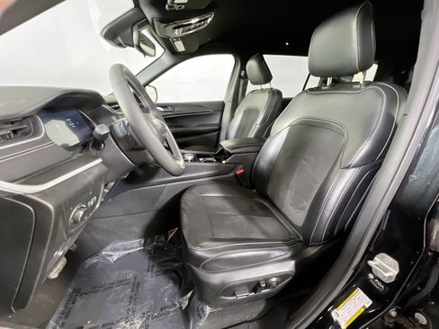 Used 2023 Jeep Grand Cherokee L Altitude image 19