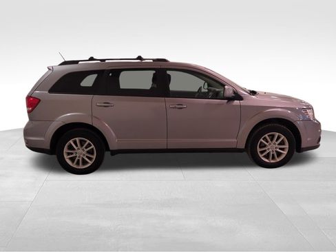 Used 2017 Dodge Journey SXT image 3