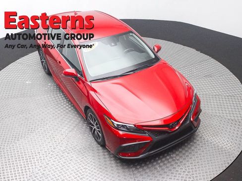 Used 2023 Toyota Camry SE FWD image 3