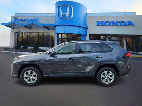 Used 2019 Toyota RAV4 LE image 4