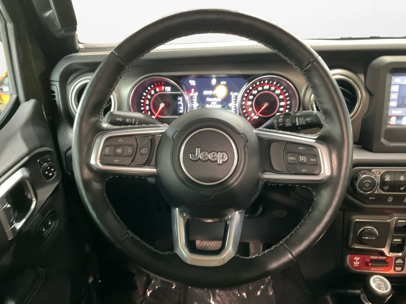 Used 2021 Jeep Wrangler Unlimited Rubicon w/ Cold Weather Group AWD/4WD image 14