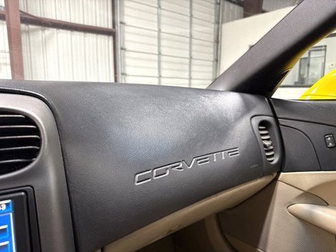 Used 2007 Chevrolet Corvette Coupe w/ Preferred Equipment Group RWD image 24