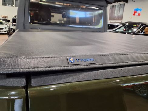 Used 2023 Jeep Gladiator Sport AWD/4WD image 9