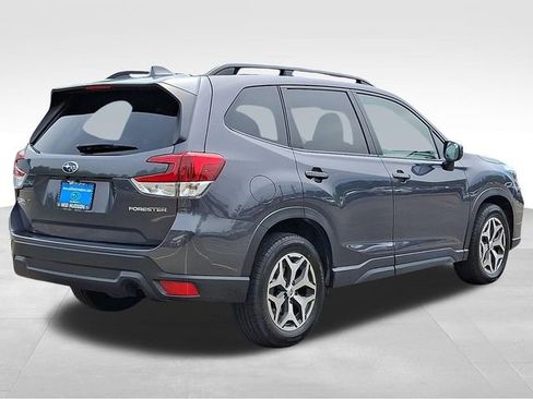 Used 2020 Subaru Forester Premium AWD/4WD image 6