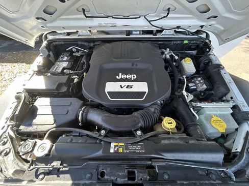 Used 2018 Jeep Wrangler Sport image 11