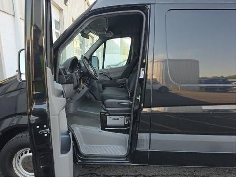 Used 2017 Mercedes-Benz Sprinter 2500 image 4