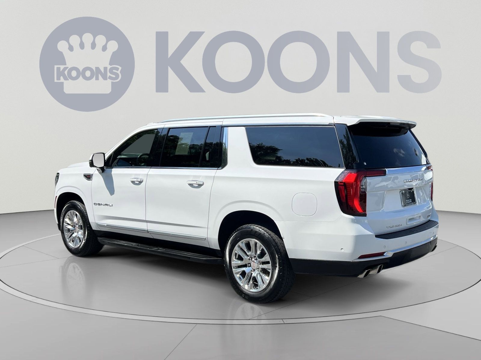 Used 2025 GMC Yukon XL Denali AWD/4WD image 8
