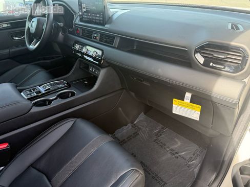 Used 2025 Honda Pilot Touring image 29
