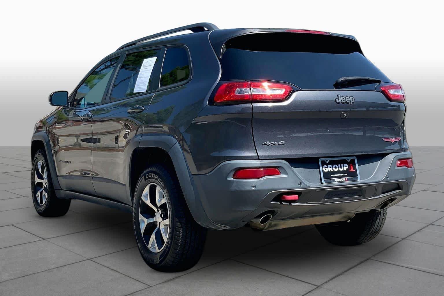 Used 2018 Jeep Cherokee Trailhawk w/ Comfort/Convenience Group AWD/4WD image 12