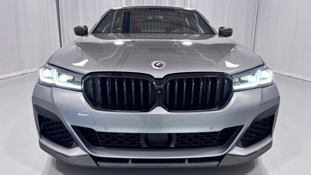 Used 2023 BMW M550i xDrive w/ Dynamic Handling Package AWD/4WD image 3