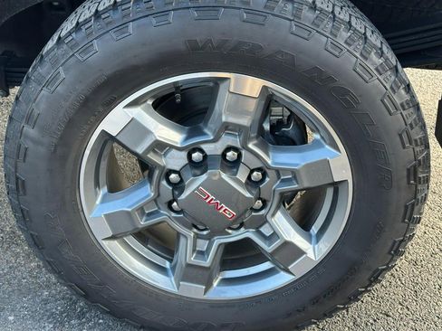 Certified 2025 GMC Sierra 2500 SLT image 7