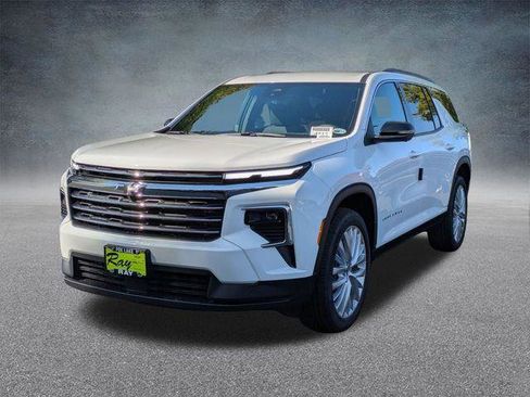 New 2026 Chevrolet Traverse LT w/ Driver Confidence Package FWD image 8