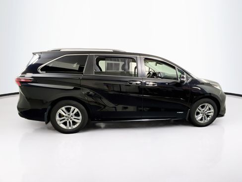 Used 2021 Toyota Sienna Limited AWD/4WD image 4