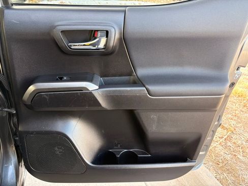 Used 2019 Toyota Tacoma TRD Off-Road image 31