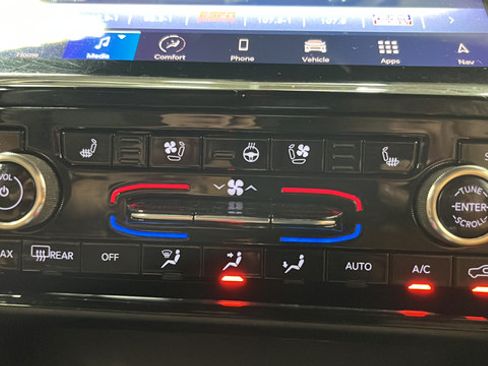 Certified 2024 Jeep Grand Cherokee L Summit AWD/4WD image 18