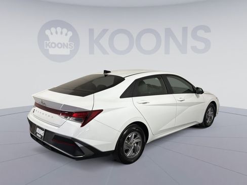 Used 2024 Hyundai Elantra SE image 7