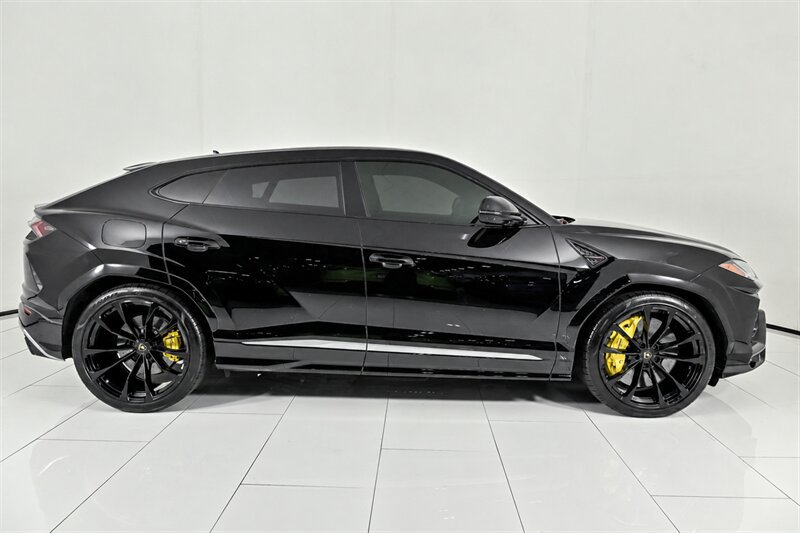 Used 2021 Lamborghini Urus AWD/4WD image 10