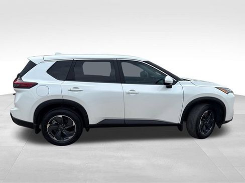 Certified 2024 Nissan Rogue SV FWD image 9