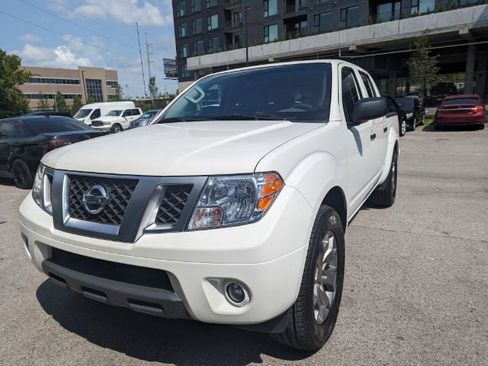 Used 2021 Nissan Frontier SV image 1