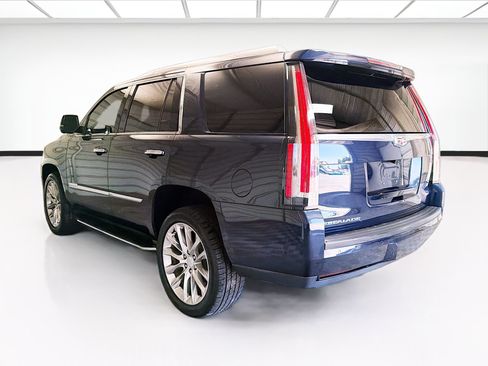 Used 2018 Cadillac Escalade Luxury AWD/4WD image 6