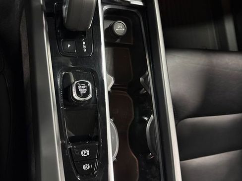 Used 2024 Volvo XC60 B5 Core w/ Climate Package image 35