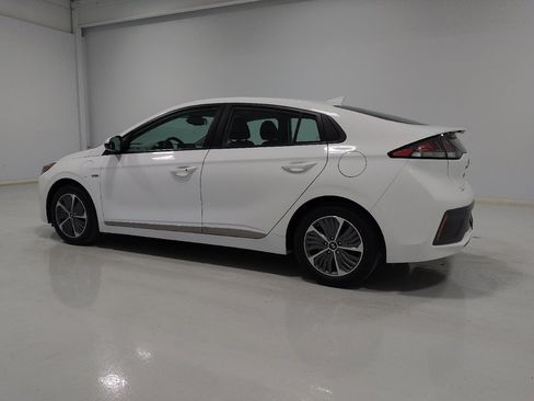 Used 2020 Hyundai Ioniq SE image 3