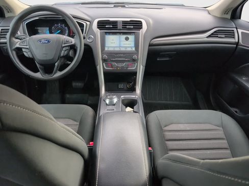 Used 2019 Ford Fusion SE image 12