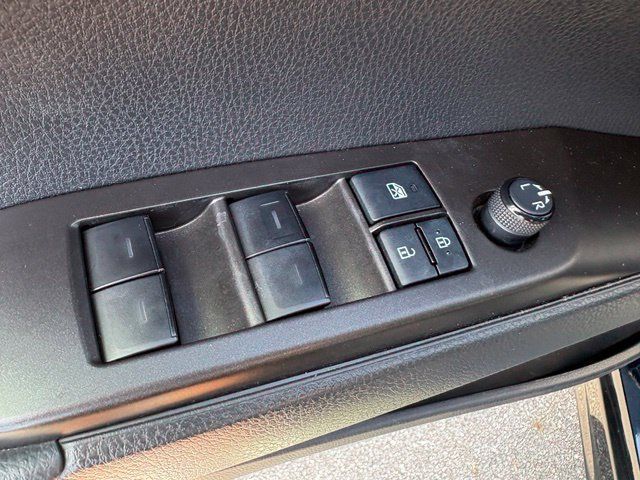 Used 2022 Toyota Camry SE FWD image 11