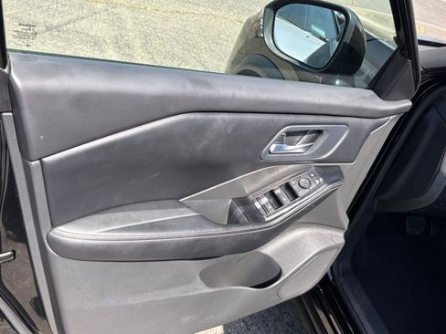 Used 2025 Nissan Rogue SV FWD image 18
