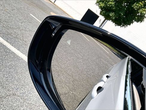Used 2024 Chrysler Pacifica Touring-L FWD image 27