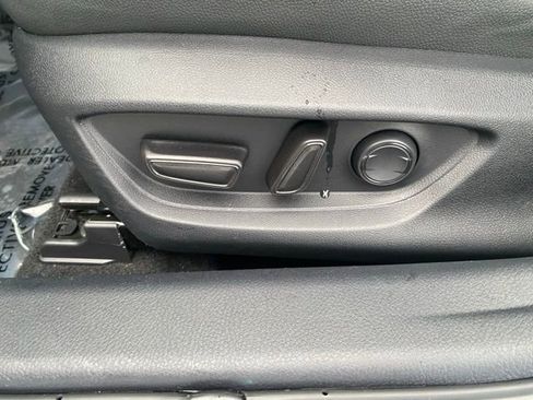 Used 2025 Toyota Camry SE w/ Convenience Package image 17