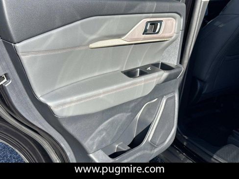 Used 2025 Ford Explorer Active w/ Active Comfort Package image 21