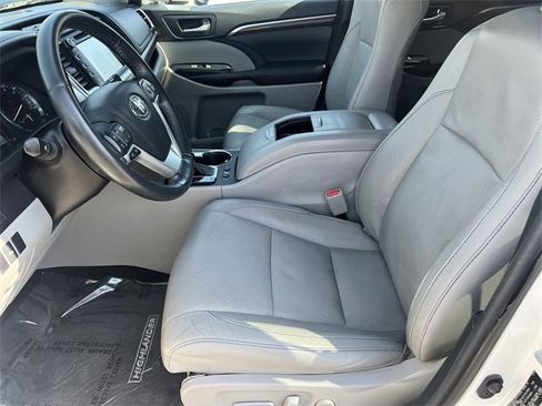 Used 2016 Toyota Highlander Limited image 9