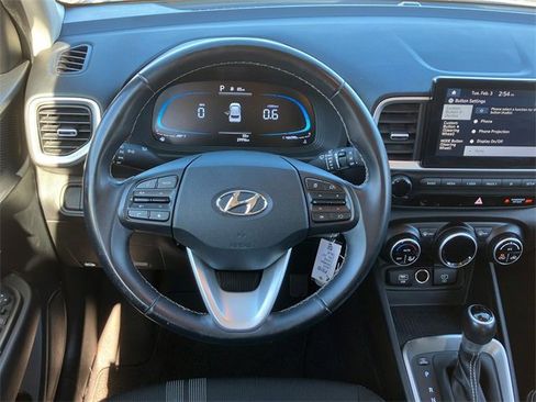 Used 2023 Hyundai Venue SEL image 19