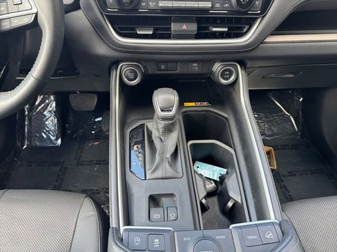 Used 2024 Toyota Grand Highlander AWD image 11