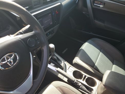 Used 2019 Toyota Corolla LE FWD image 19
